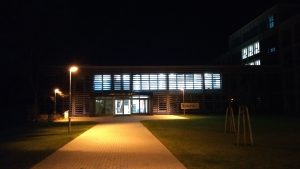 Nová budova PEF ČZU v noci